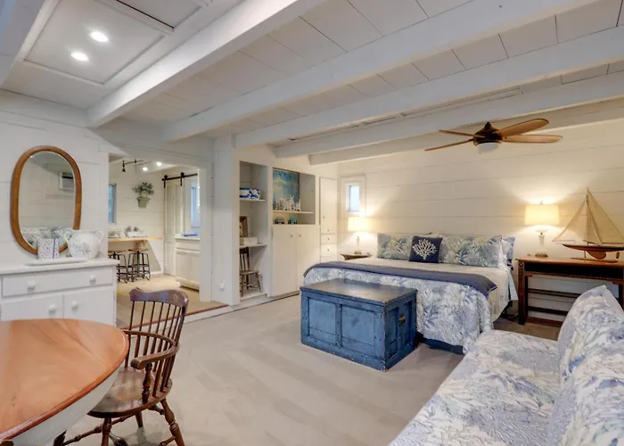 Nantucket Hide-Away Cottage On Saint Marys River!
